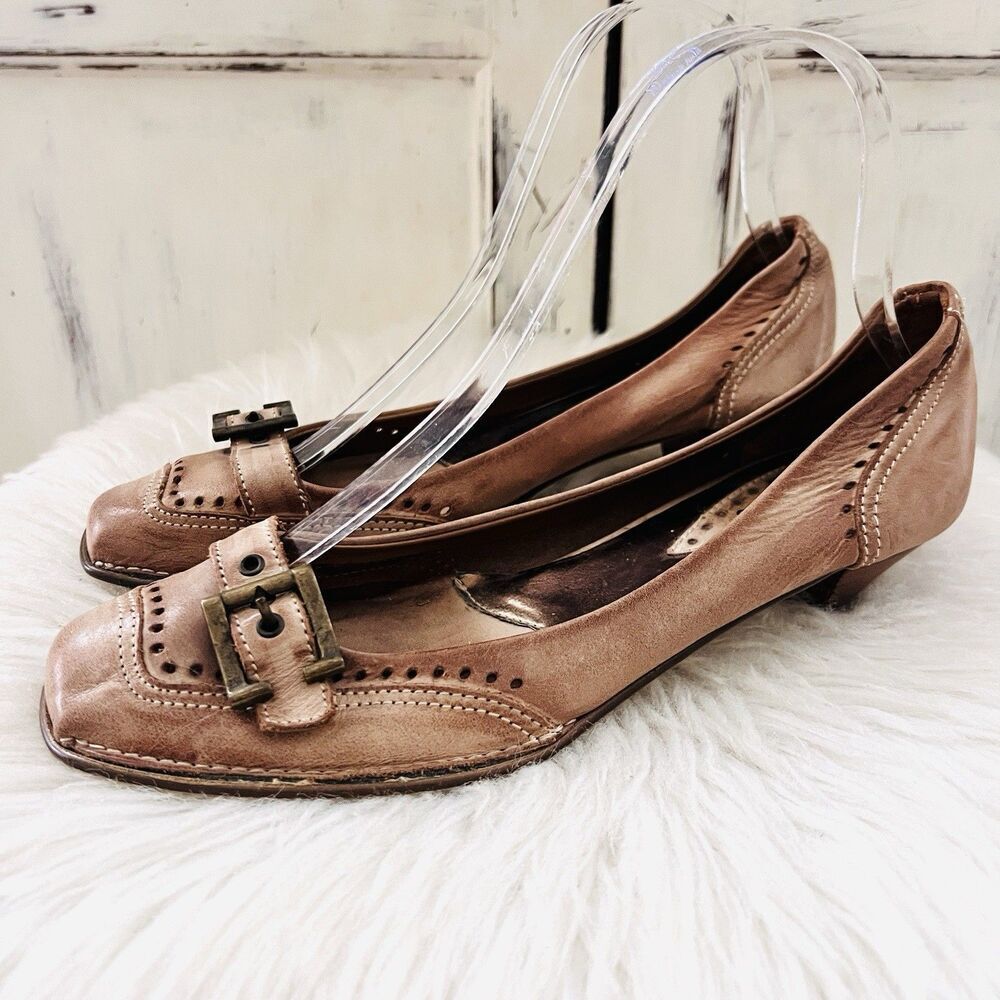 Gorgeous Bata Lavorazione Artigiana Bronze Italian Leather Low Heel Pumps EU37